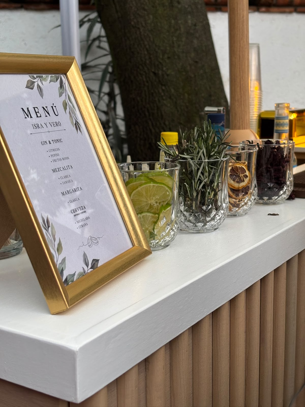 Menú personalizado y cítricos de la barra de bebidas